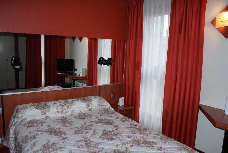 בלנאק Inter-Hotel Toulouse Aeroport מראה חיצוני תמונה